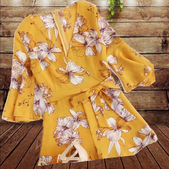 ROMPER FLUTED SLEEVE FLORAL PRINT - Picture 3 of 8